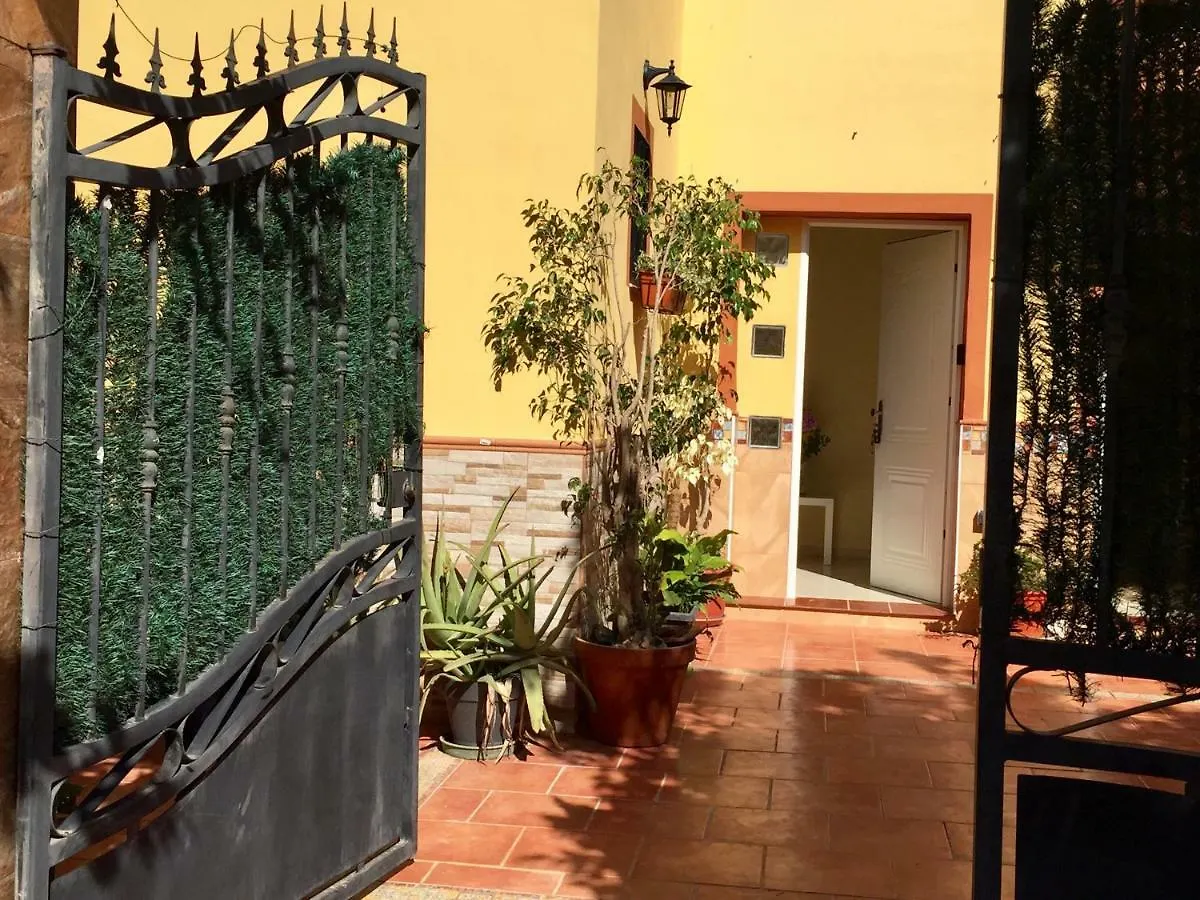 Homestay Cool Garden And Suite Mairena del Aljarafe